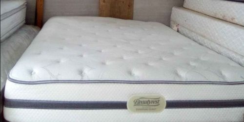 Full Size Mattress (Colchón Full Size)