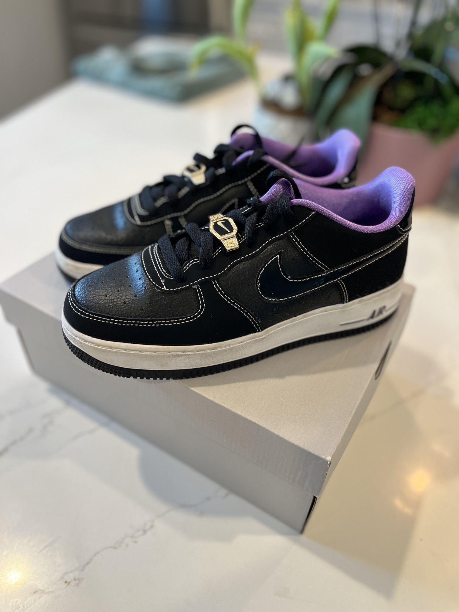 Boys 6.5-Nike Air Force 1 Low 07 EMB World Champion Lakers 