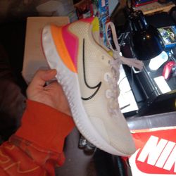 Nike Lights Size 10 Women 