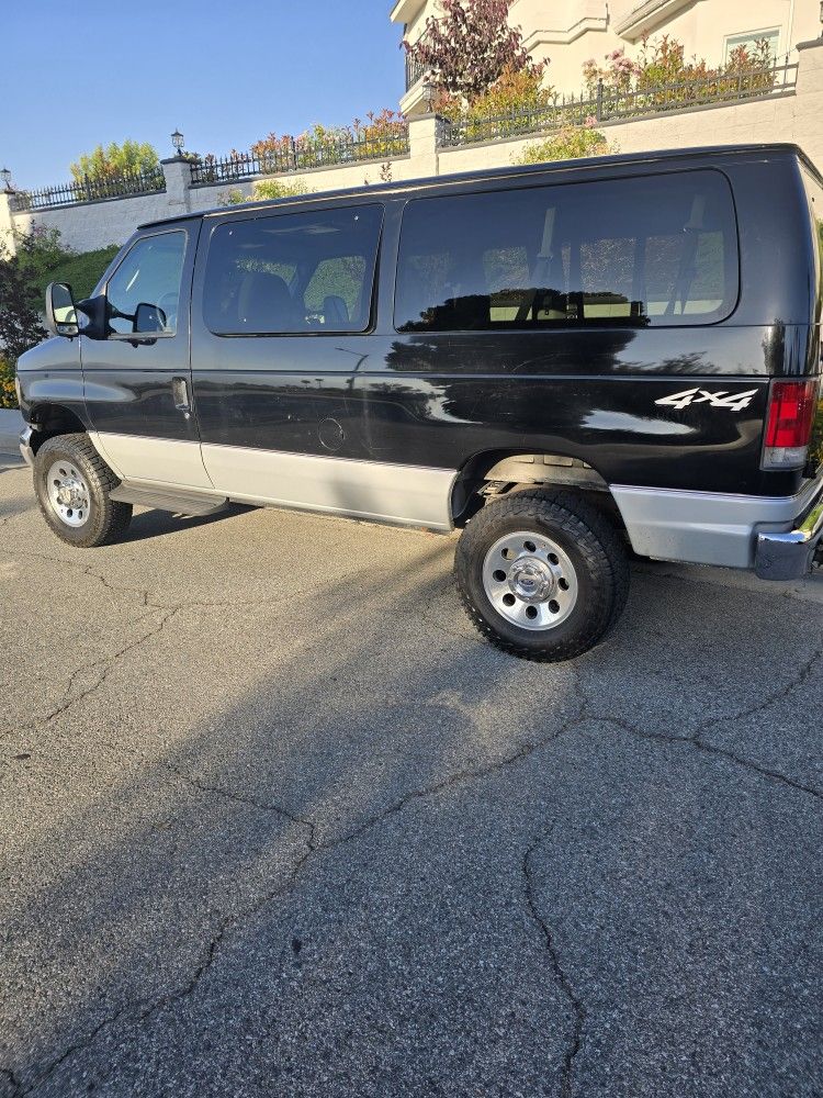 2005 Ford E-350