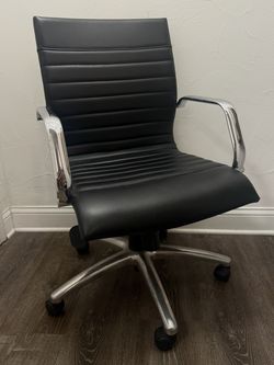Black Ribbed Leather Office Chair – Chrome Arms & Base