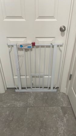 Carlson Pet Gate with pet door.  26-34 inches