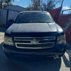 CHEVY TAHOE 5.3 ENGINE AND TRANSMISSION 150K ORIGINAL MILES IN THEM ,THEY'RE WORKING PERFECT YOU CAN BRING YOUR MECHANIC TO CHECK THEM OUT. 