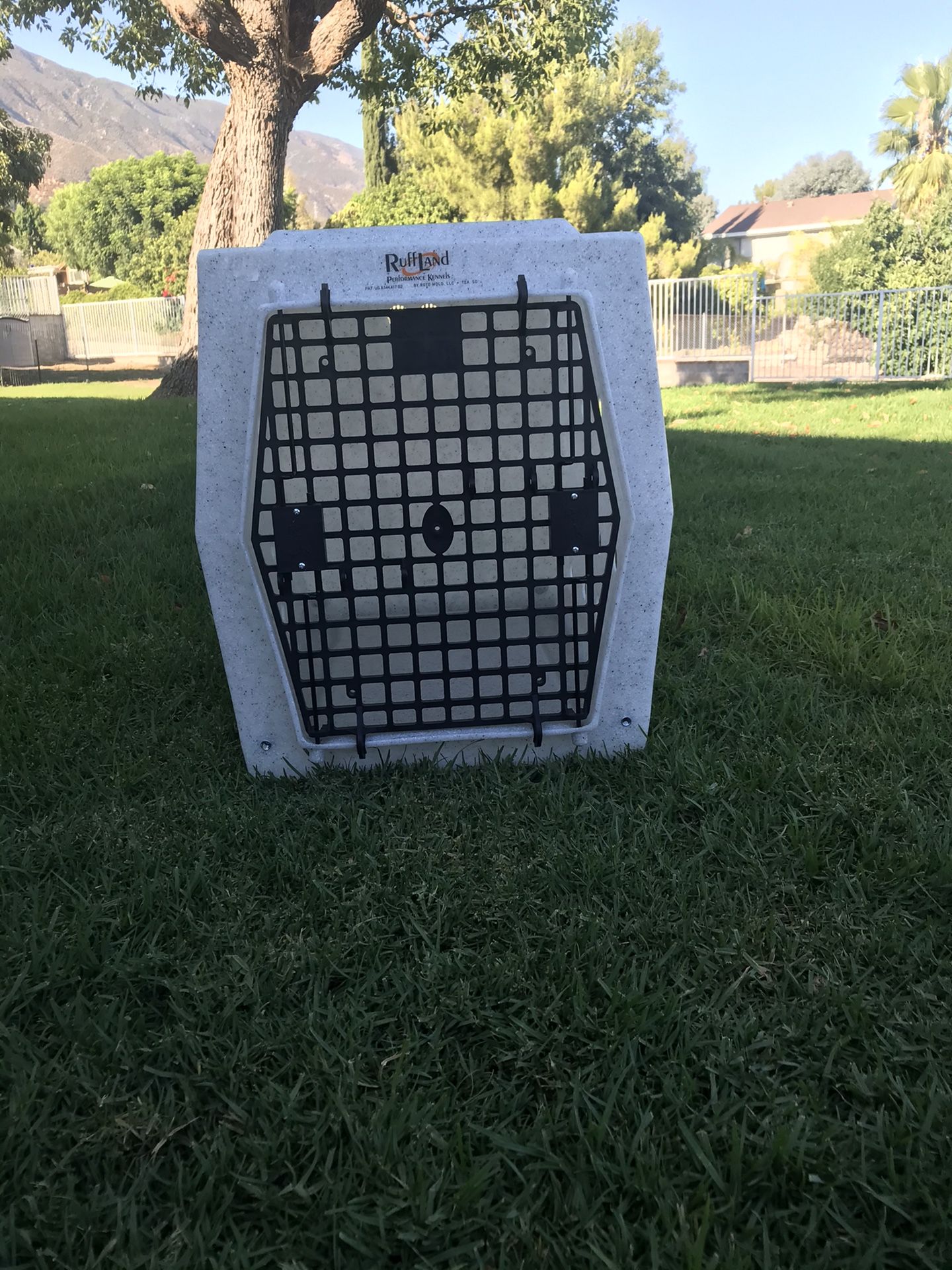 Ruff Land Intermediate Dog Kennel - Like New