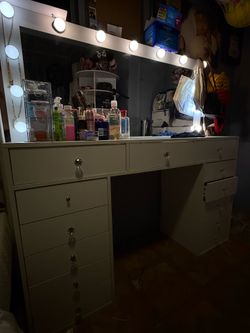 Makeup vanity