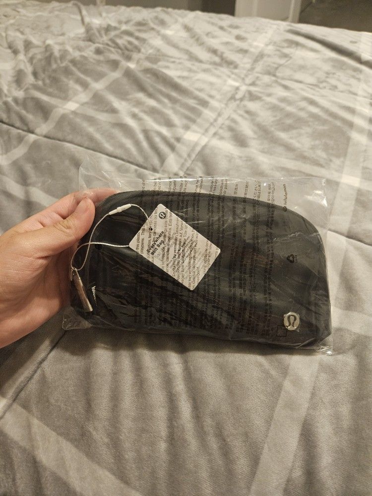 Lululemon Everywhere Belt Bag
