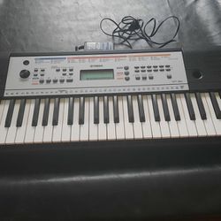 Yamaha YPT-260 61 Key Synthesizer Keyboard