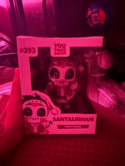 Santalarious vinyl figure