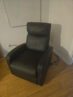 Black reclining lazey boy