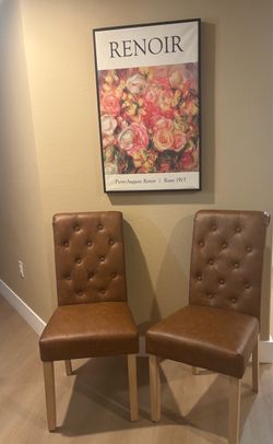 🪑 Juego de 2 sillas de comedor – Estilo elegante y vintage , y acogedor. Tapizado en cuero sintético color café/caramelo.