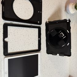  iPad 6th Gen 32GB – Refurbished, Like New! w/ Premium Case & Paperlike Screen 