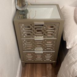 3 Drawer Mirrored Commode 