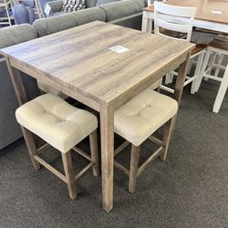 Dining table with 4 stool