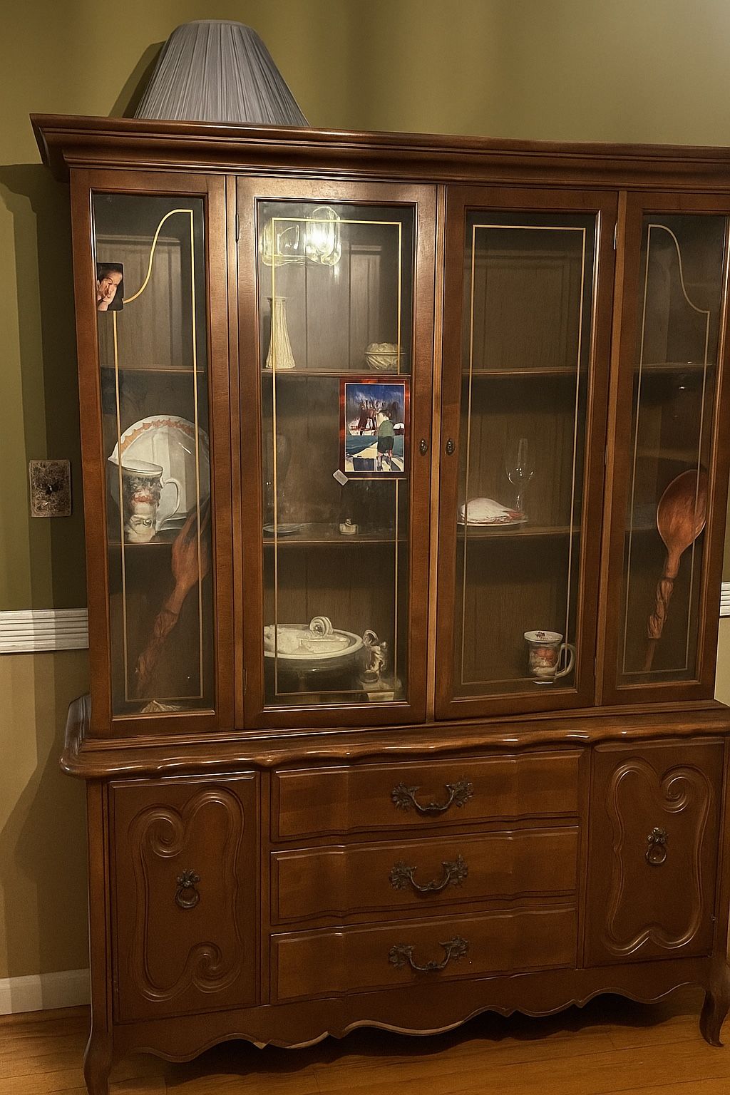 China Cabinet, Hutch