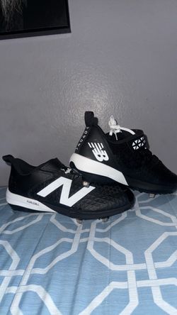 New balance baseball cleat
