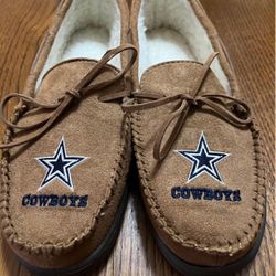 Mens Dallas Cowboys Slippers sz S - approx size 6-7 - Never Worn