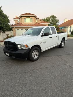 2015 Ram 1500 Hemi V-8 low miles