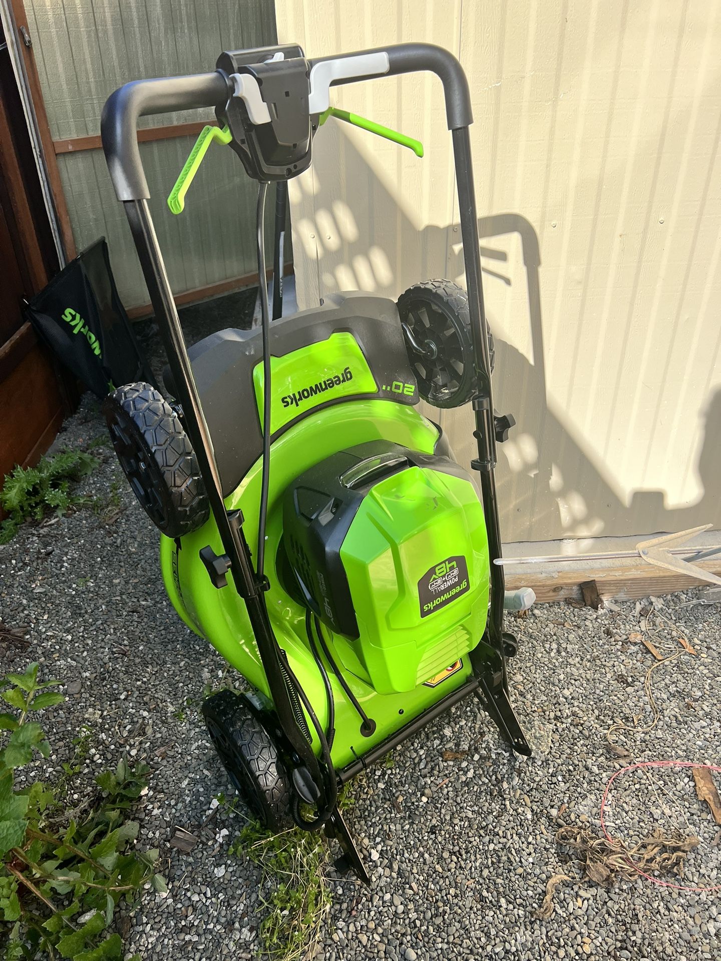 Battery powered lawn Mover