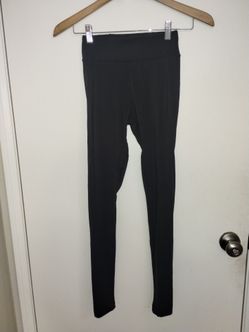 Gymshark Women's  Solid Black Scrunch Butt Leggings Side Cutout Holes XS