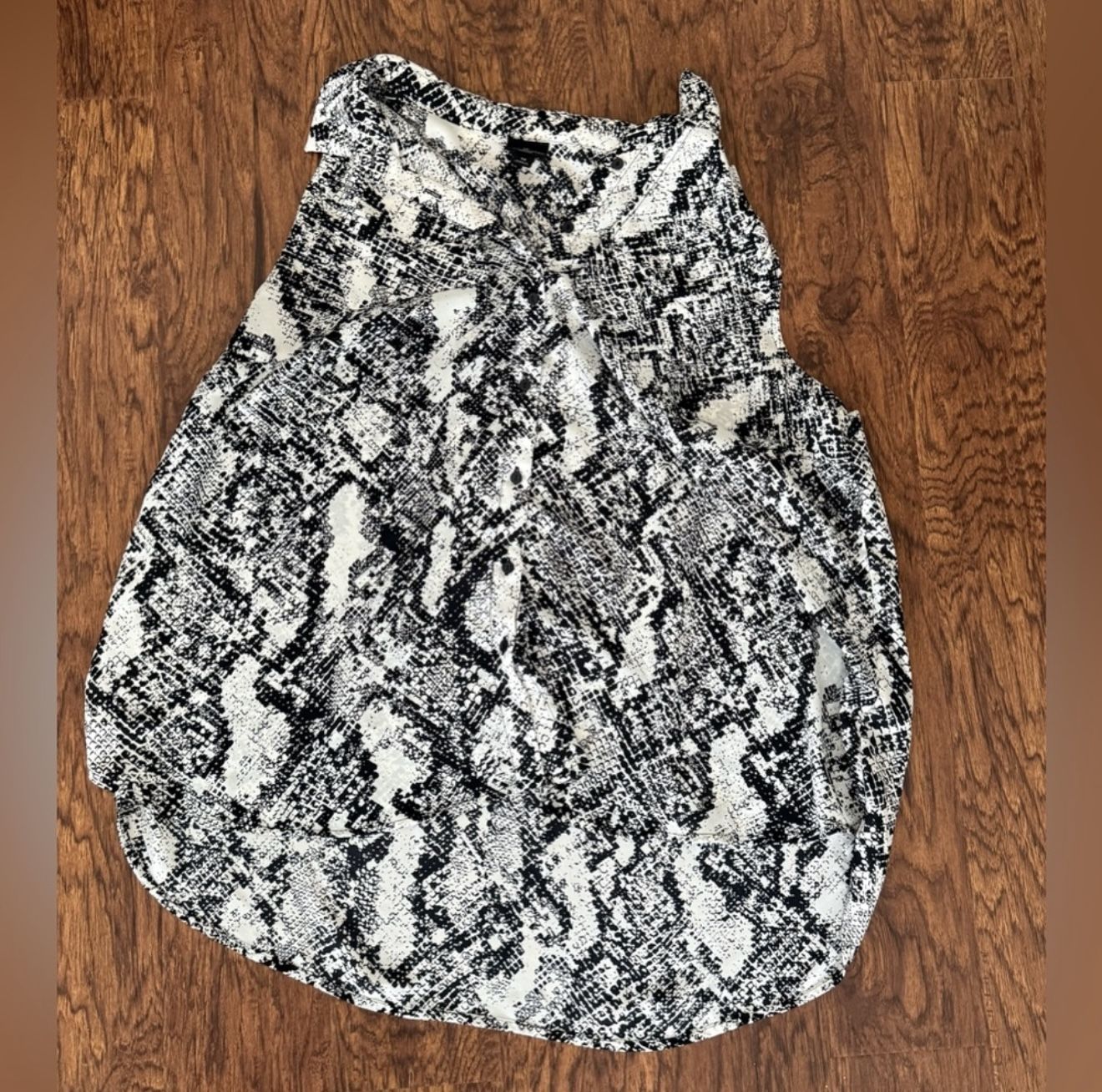 Worthington Women’s Sleeveless Top
