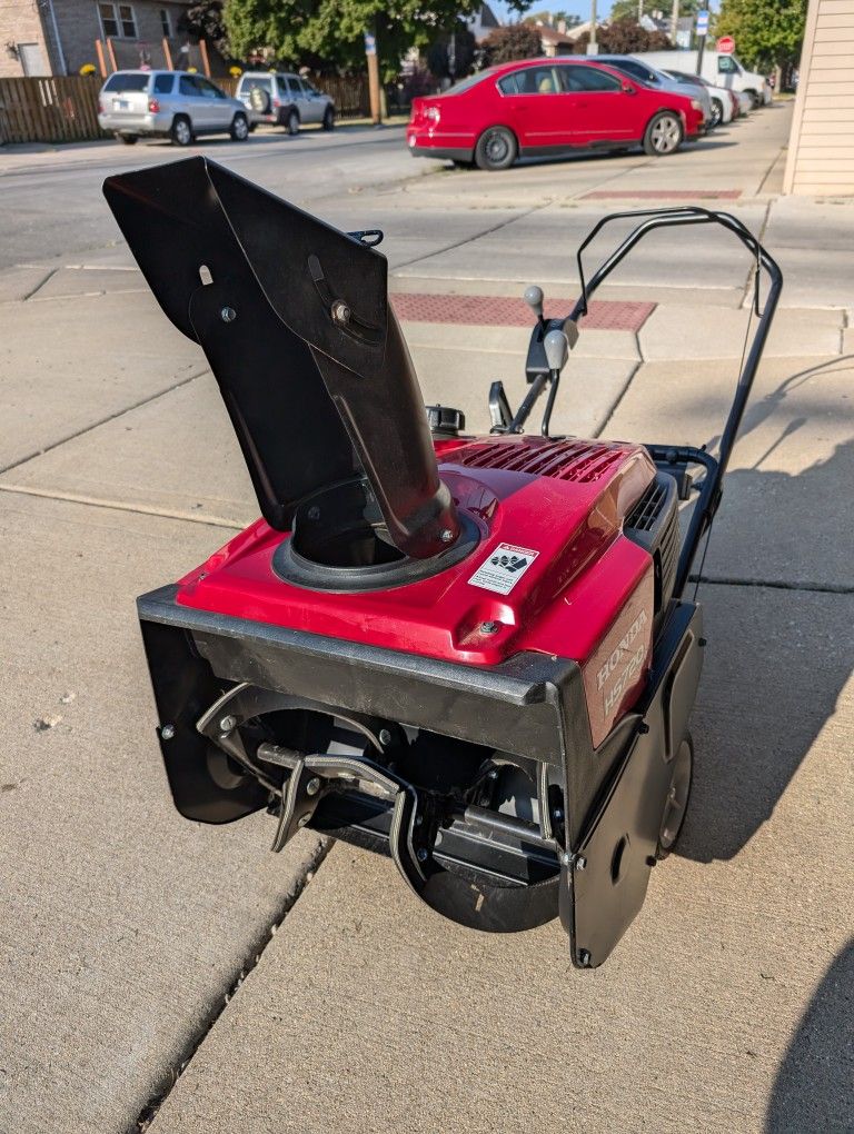 Honda HS720AS - Like New