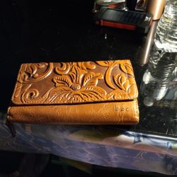 Womens B.O.C. Delux Saddle Leather Wallet