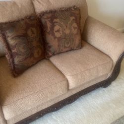 Sofa/loveseat
