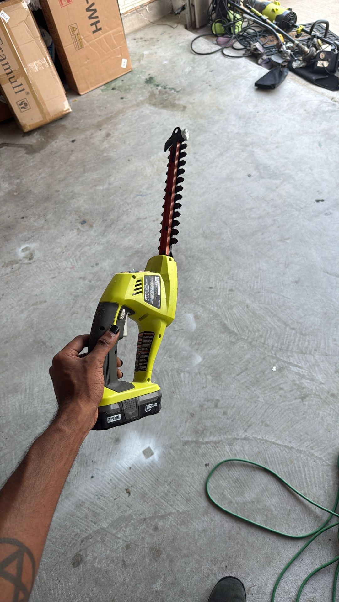 RYOBI ELECTRIC SHEARS