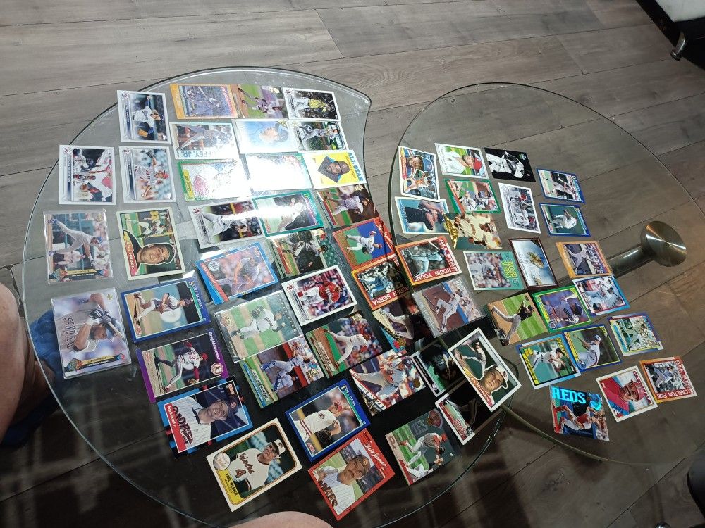 Lot 2 Baseball Cards