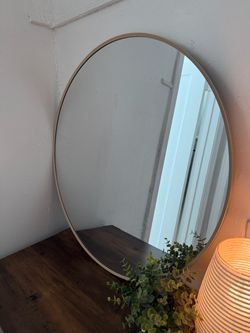 28-inch round gold-rim mirror