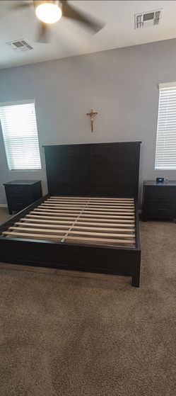 King size bed / nightstands