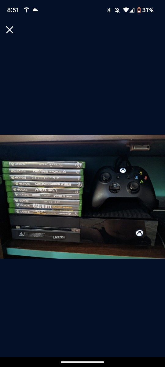 Xbox  $100.00  - 9 Games, 2 Controllers, Headphone
