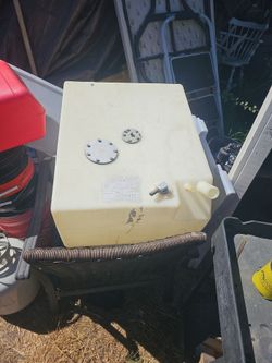 Gas tank