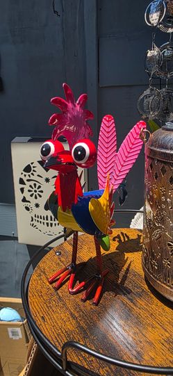 8" metal rooster garden decor
