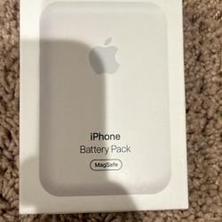 The MagSafe Charger makes wireless charging a snap. The perfectly aligned magnets attach to compatible iPhone models. The MagSafe Charger provides fas