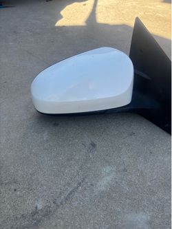 RIGHT PASSENGER SIDE MIRROR 2019 TOYOTA COROLLA (WHITE COLOR) FIT 2014-2029.