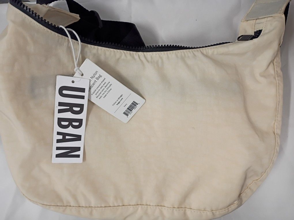 BAGGU Medium Crescent Bag