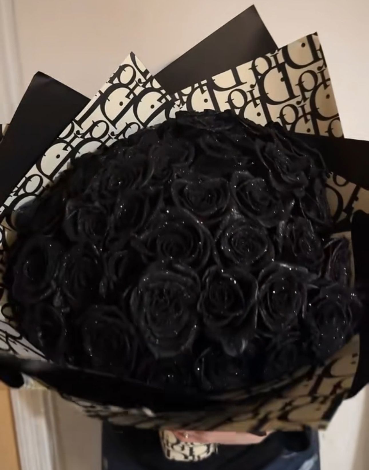 Luxury 50 Count Black Glitter Bouquet/ Ramo Buchón Negro Brillante