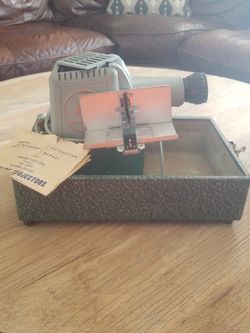 Like New! Antique Brumberger Projector #1311 / 1312 300 Watt, Blower Cooled, 2x2 Slides with Airequipt