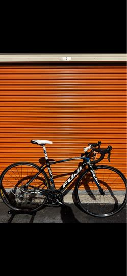 Carbon road bike Fuji Shimano 105 2/10 size 52