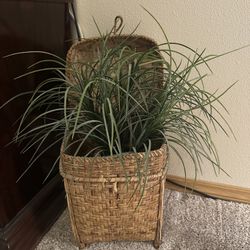 🌱Vintage wicker basket with artificial plant. Lid can be opened or closed.  Basket with the lid open measures:  9”Lx 13”Hx8W Smoke and pet free home.