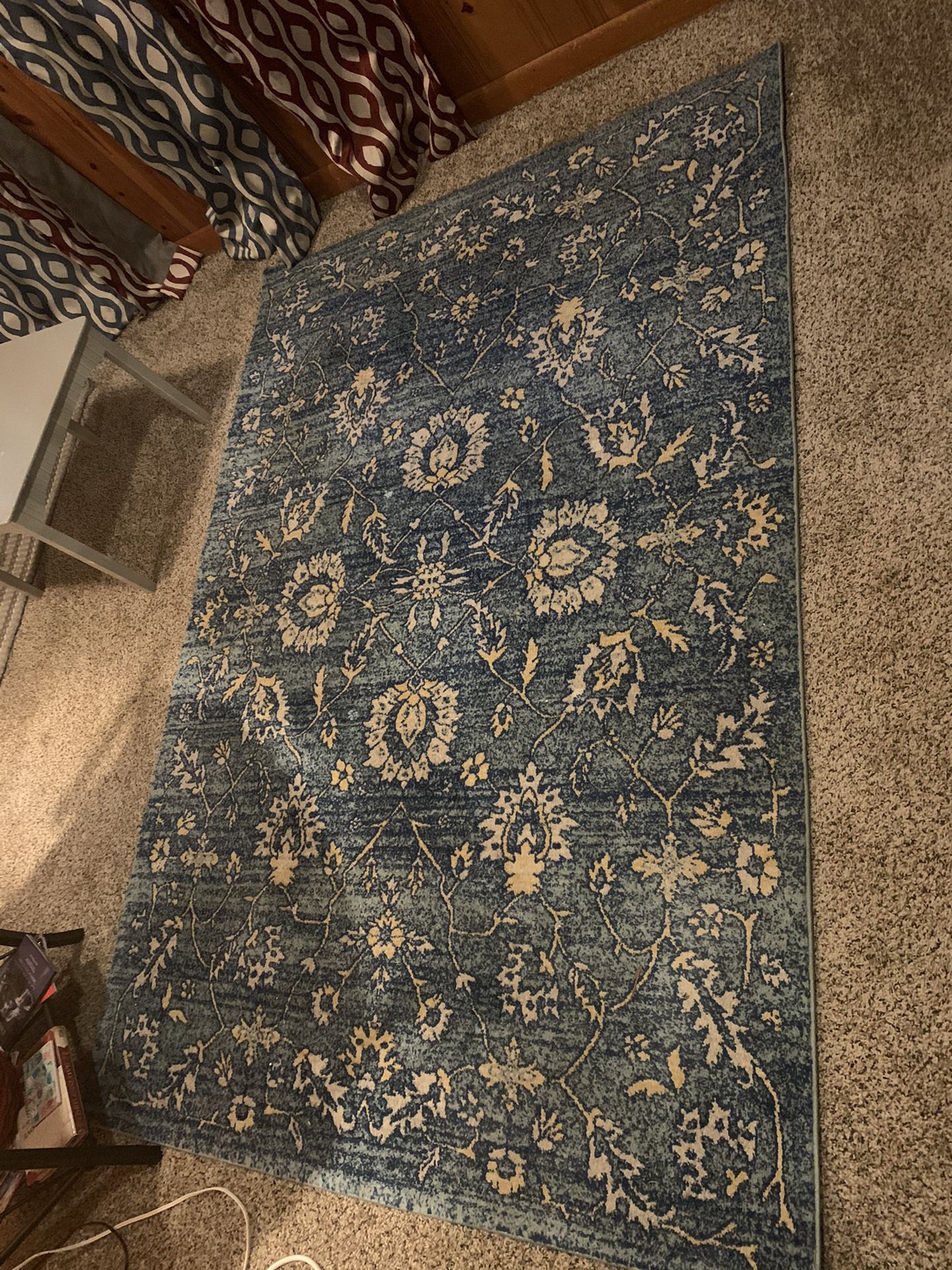 Nice area rug 8”10 barely used great condition