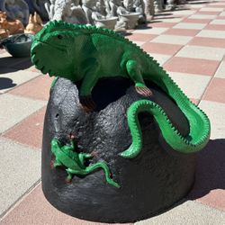 New Iguana Made Out Of Cement Perfect Gift 