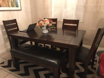 Dininh table with bench