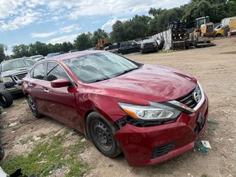 2017 nissan altima For parts only 2.5