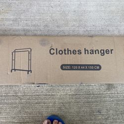 NEW Clothes Hanging Rack