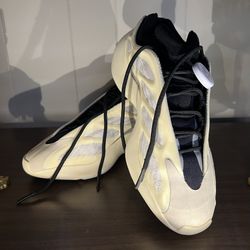 YEEZY 700 AZAEL 10.5US FW4980