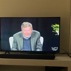 TCL 43S421 (2018/2019 model) is a 42.5-inch 4K Ultra HD (3840x2160)