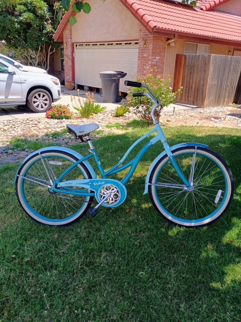 Women's Beach Cruiser Bicycle
