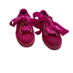 Woman’s PUMA SHOES SIZE 7